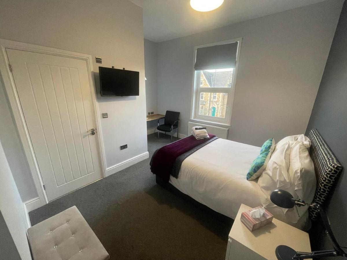 Arlan House, Central Basingstoke Hotel Esterno foto