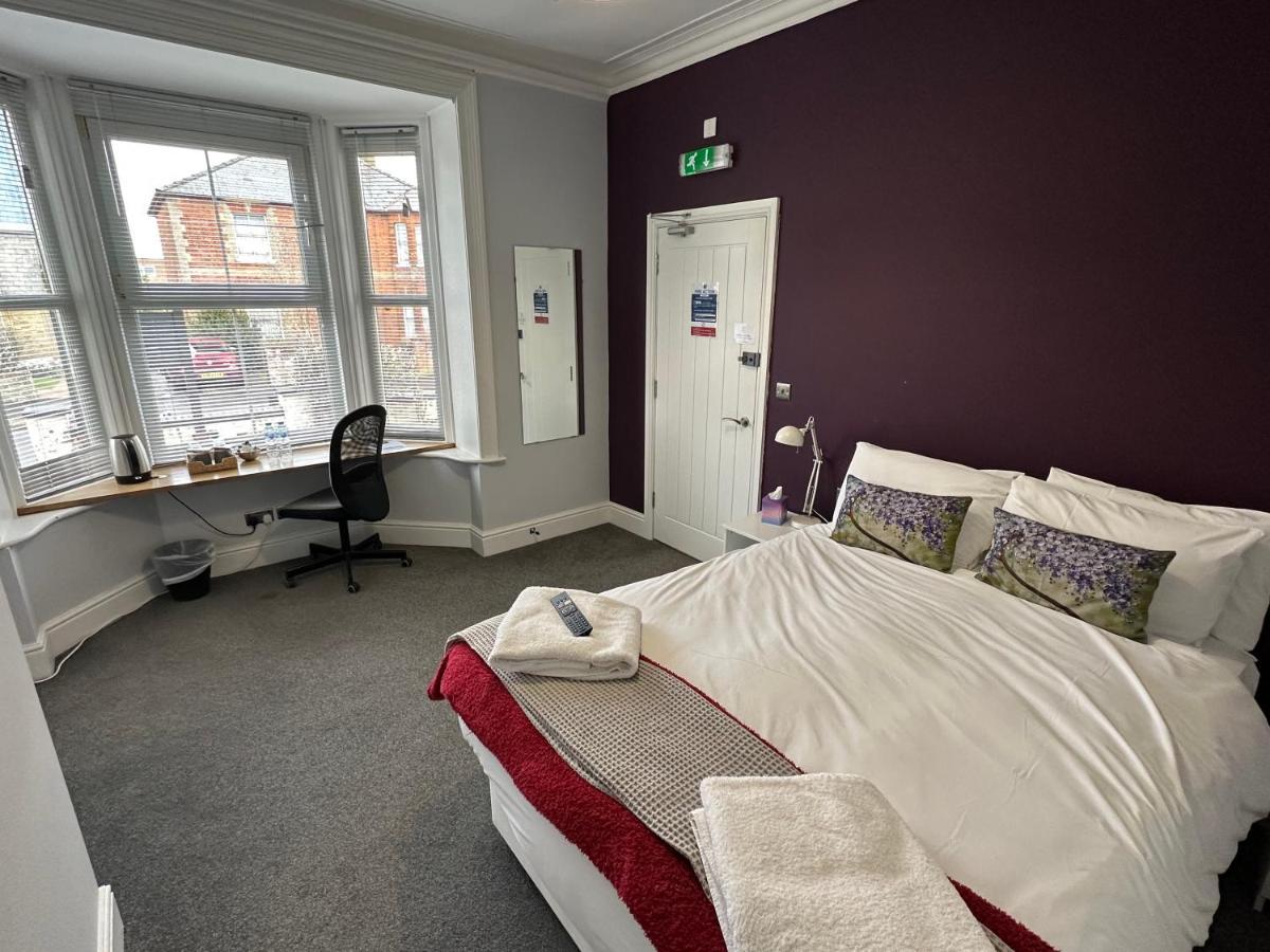 Arlan House, Central Basingstoke Hotel Esterno foto